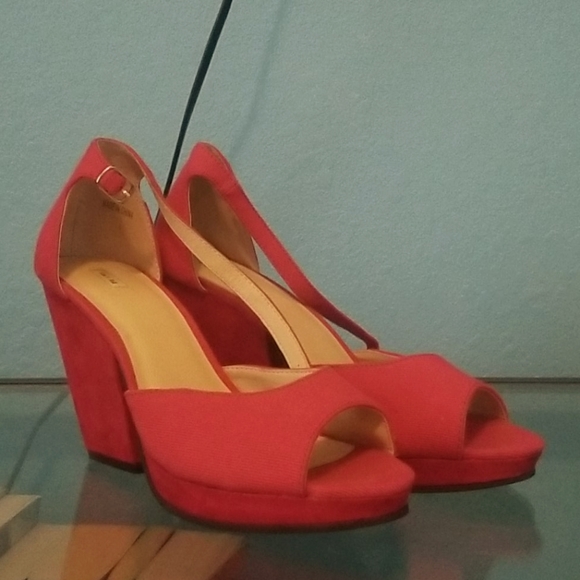 Kimchi Blue Shoes - Stunning Red Strapped Heels